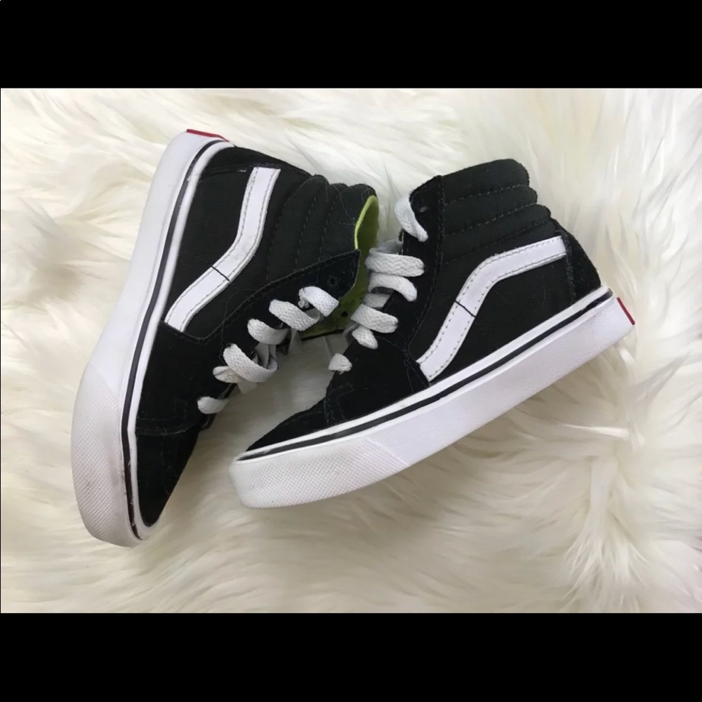 A cute pair of vans in good condition